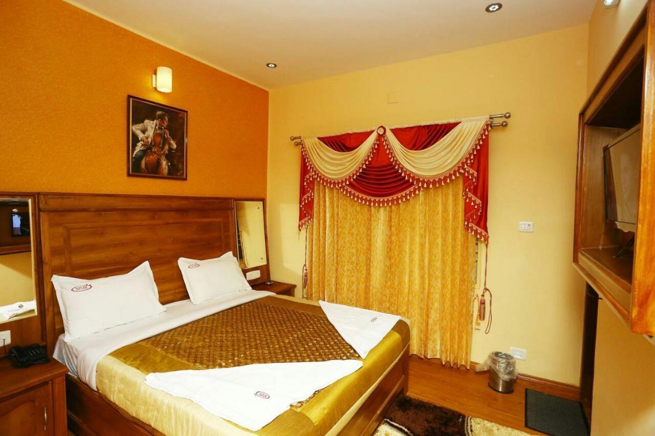 Mmr Holiday Inn Утакаманд Экстерьер фото
